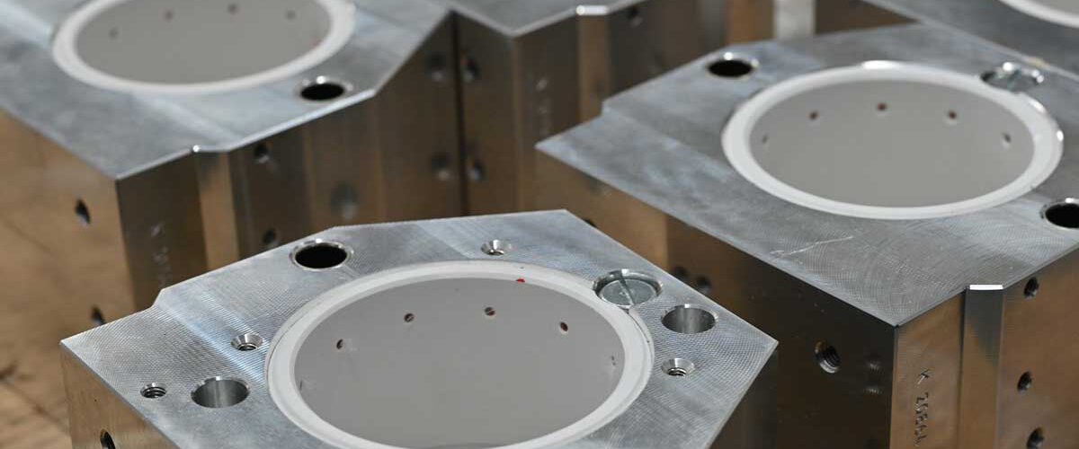 Vereinigung v. Kunststoff und Aluminium